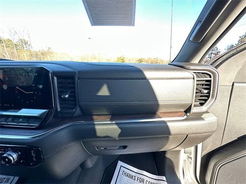 Used 2024 GMC Sierra 1500 SLT image 16