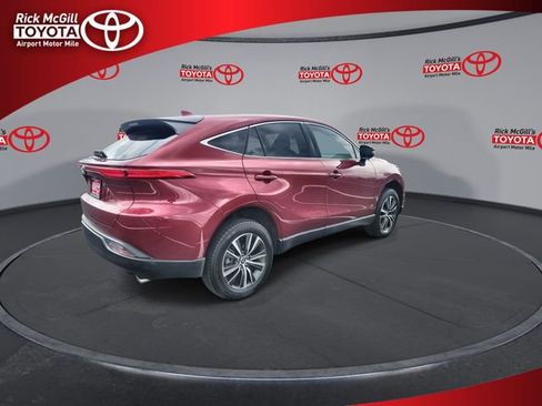Used 2023 Toyota Venza LE AWD/4WD image 8