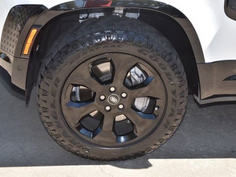 Used 2023 Land Rover Defender 110 X-Dynamic SE image 40