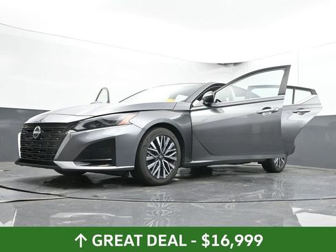 Used 2023 Nissan Altima 2.5 SV image 69