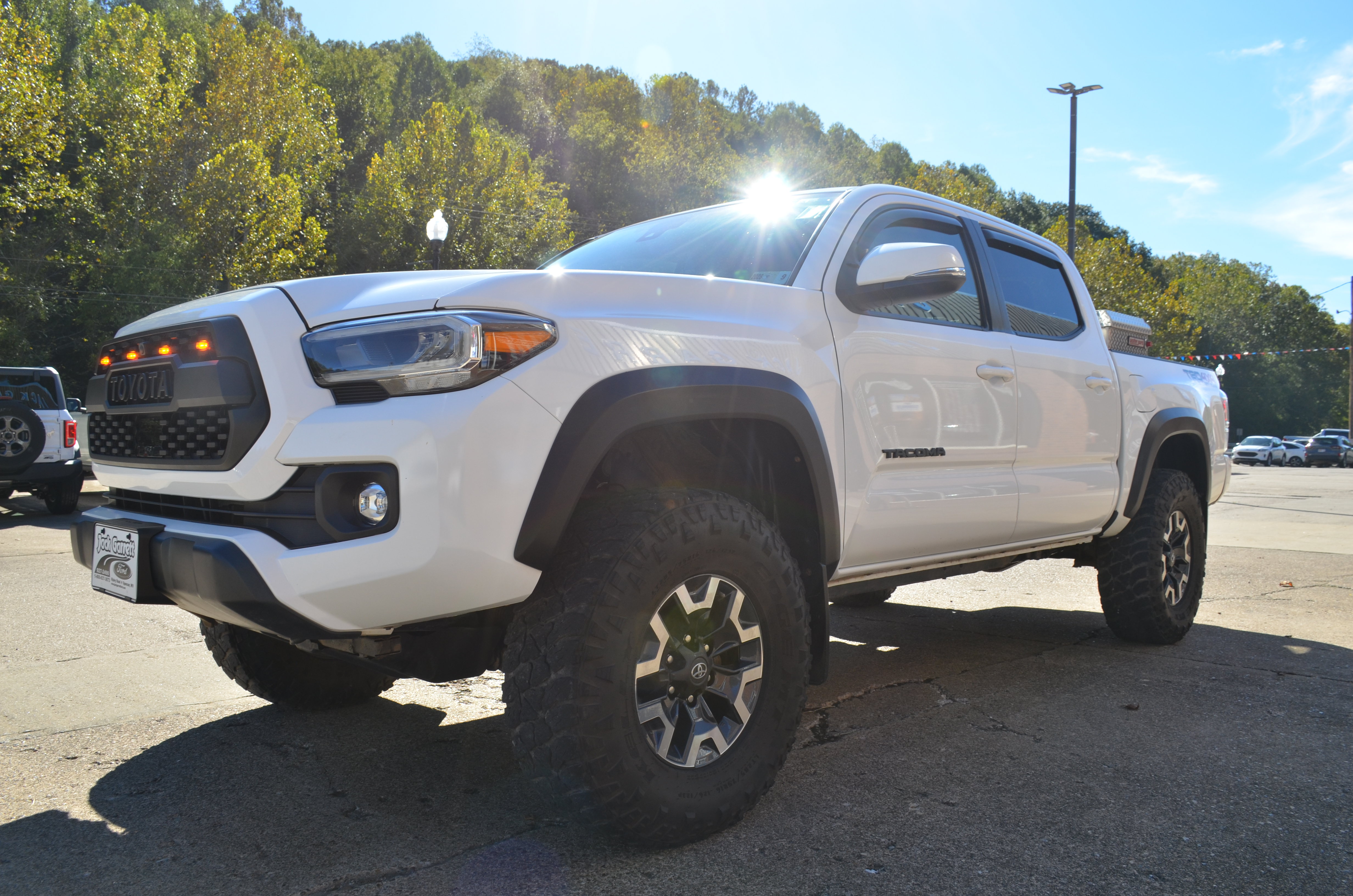 Used 2023 Toyota Tacoma TRD Off-Road w/ Technology Package AWD/4WD image 3