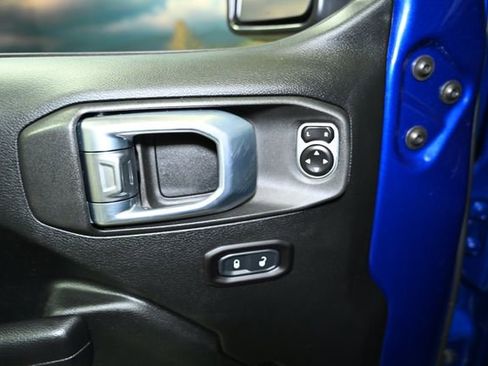 Used 2018 Jeep Wrangler Unlimited Sport S image 31