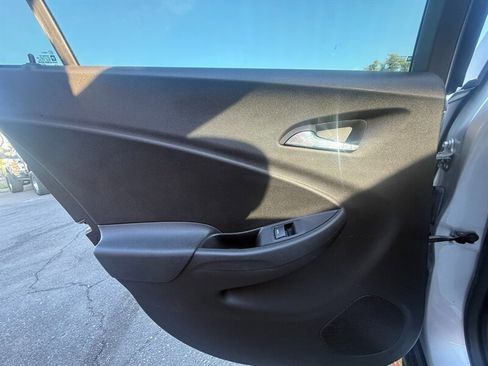 Used 2017 Chevrolet Volt LT FWD image 24