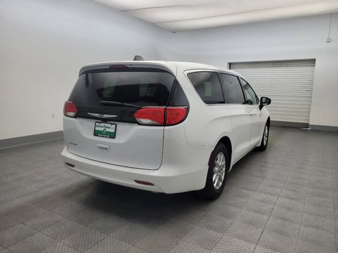 Used 2022 Chrysler Voyager LX FWD image 9