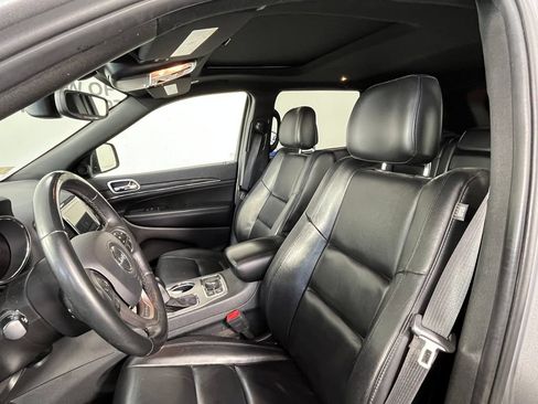 Used 2019 Jeep Grand Cherokee Limited AWD/4WD image 2
