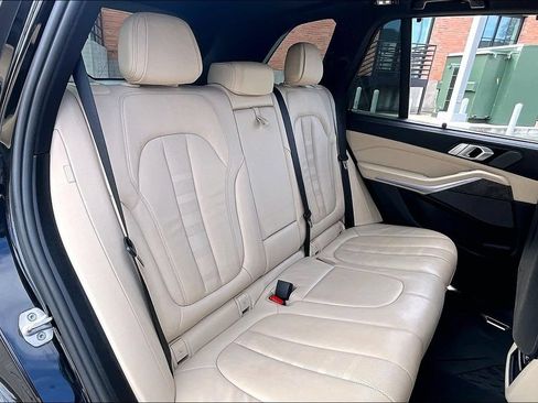 Used 2021 BMW X5 M50i AWD/4WD image 37