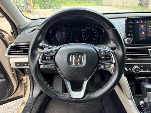 Used 2018 Honda Accord Touring image 16