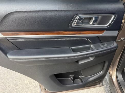 Used 2016 Ford Explorer Limited w/ Equipment Group 301A AWD/4WD image 13