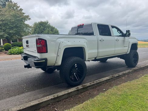 Used 2018 GMC Sierra 3500 SLT w/ Driver Alert Package AWD/4WD image 5
