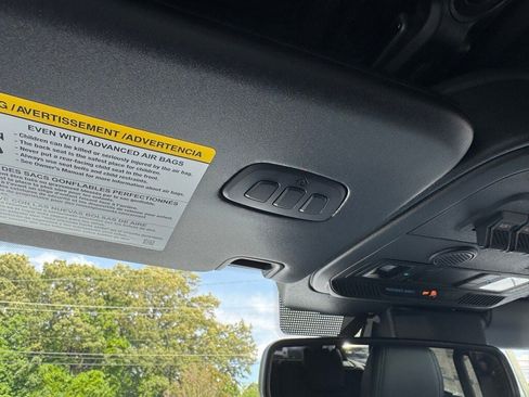 New 2025 Ford Bronco Badlands image 12