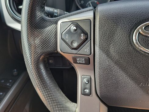 Used 2020 Toyota Tacoma SR5 RWD image 25