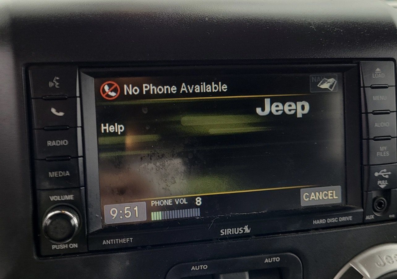 Used 2013 Jeep Wrangler Unlimited Rubicon w/ Connectivity Group AWD/4WD image 16
