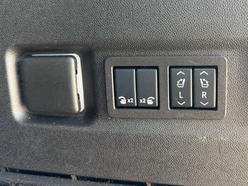 Used 2025 GMC Yukon XL Denali Ultimate AWD/4WD image 26