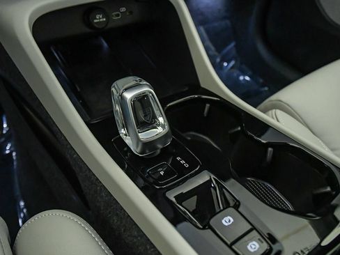 Certified 2026 Volvo XC40 B5 Plus AWD/4WD image 20