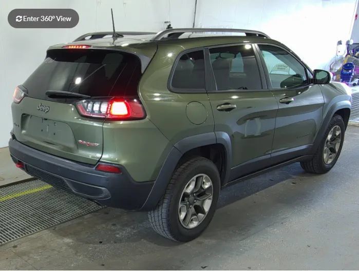 Used 2019 Jeep Cherokee Trailhawk AWD/4WD image 2