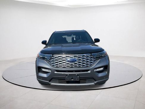 Used 2021 Ford Explorer Platinum w/ Equipment Group 601A AWD/4WD image 2