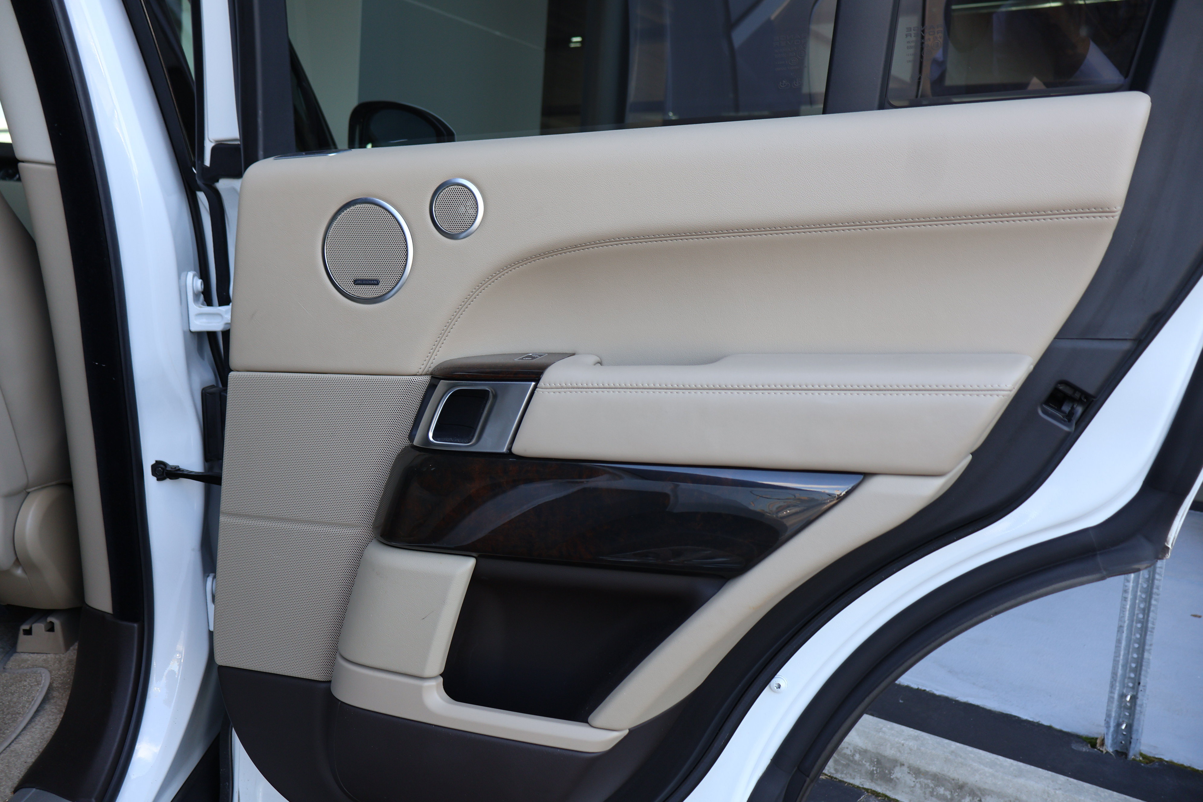 Used 2013 Land Rover Range Rover HSE AWD/4WD image 26