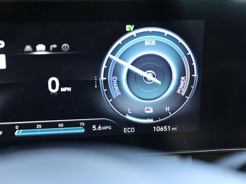 Used 2025 Hyundai Elantra SEL image 40