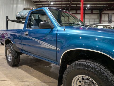 Used 1995 Toyota Pickup DX AWD/4WD image 36