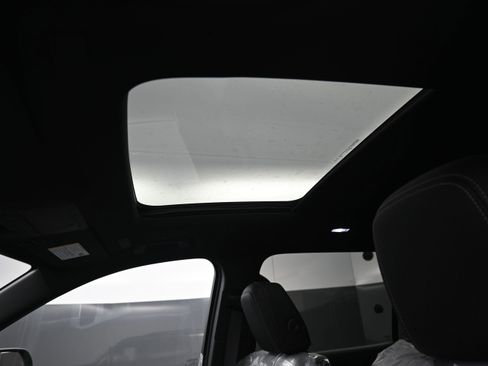 New 2026 Chevrolet Traverse LT w/ Sun and Wheel Package FWD image 29