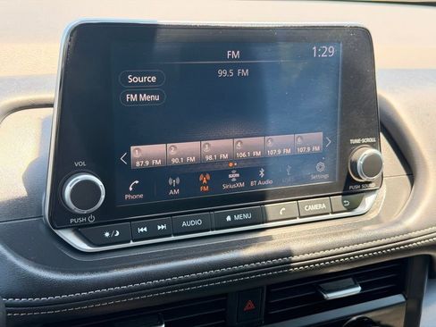 Used 2025 Nissan Rogue SV FWD image 30