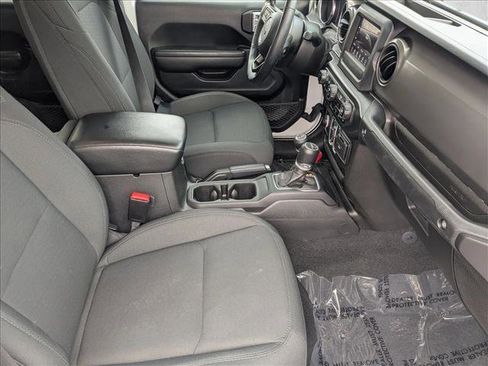Used 2021 Jeep Gladiator Willys image 19