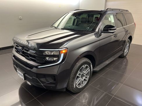 New 2025 Ford Expedition Active image 3
