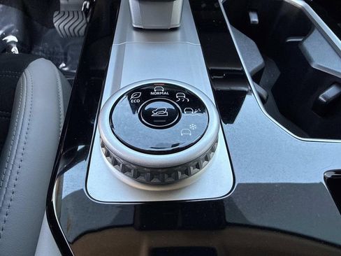 Used 2025 Mitsubishi Outlander SE image 37