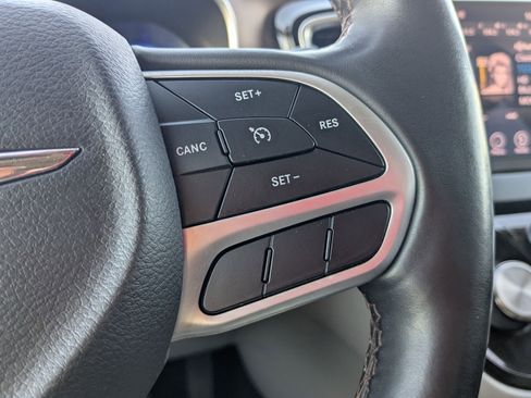 Used 2018 Chrysler Pacifica Touring-L Plus image 20