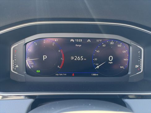 Used 2025 Volkswagen Jetta SEL image 35