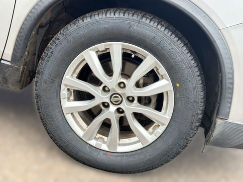 Used 2017 Nissan Rogue SV FWD image 11