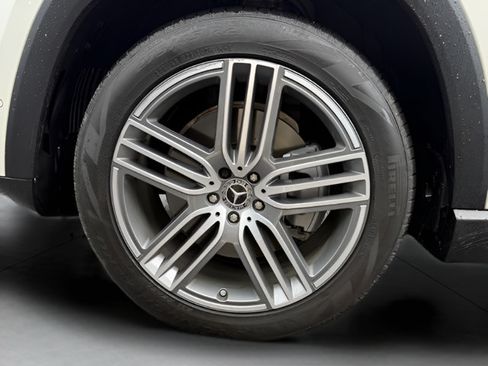 Used 2024 Mercedes-Benz GLS 450 4MATIC image 28