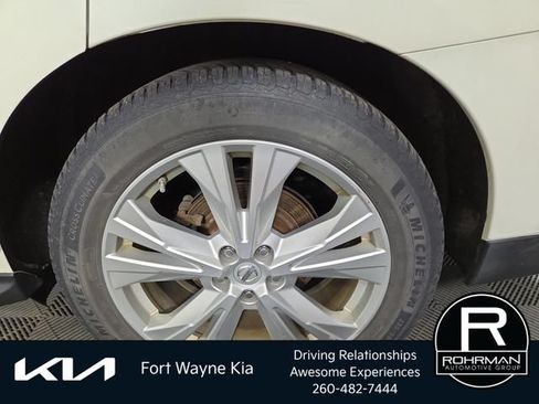 Used 2018 Nissan Pathfinder SL w/ SL Premium Package AWD/4WD image 12