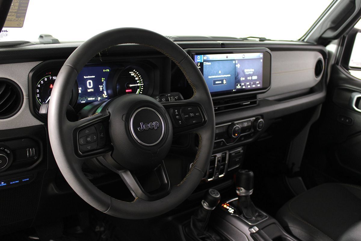 Used 2024 Jeep Wrangler Unlimited AWD/4WD image 8