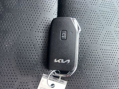 Certified 2024 Kia Seltos SX w/ SX Sunroof Package image 28