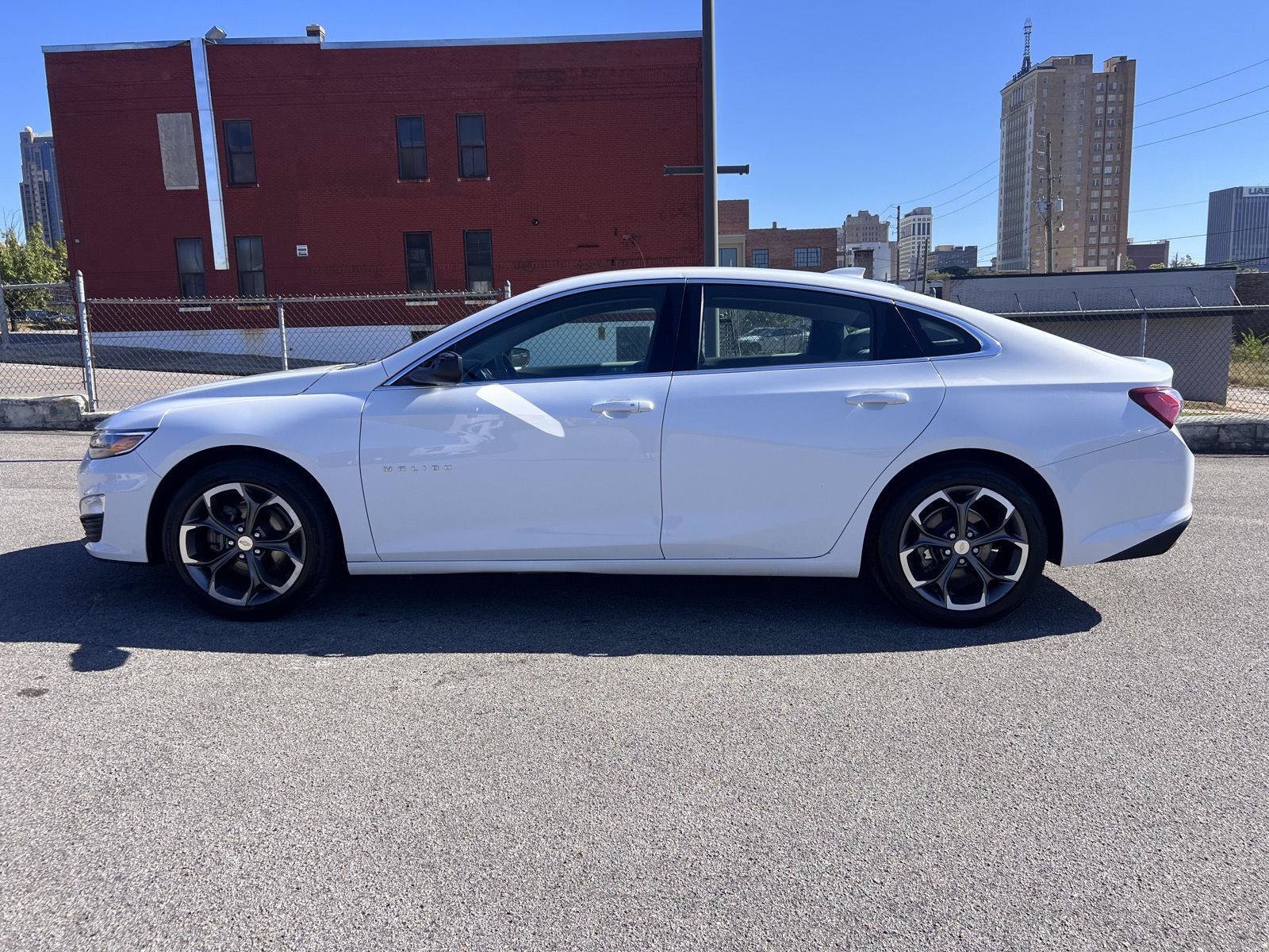 Used 2022 Chevrolet Malibu LT FWD image 4