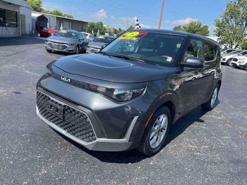 Used 2023 Kia Soul LX w/ Option Group 015 FWD image 3