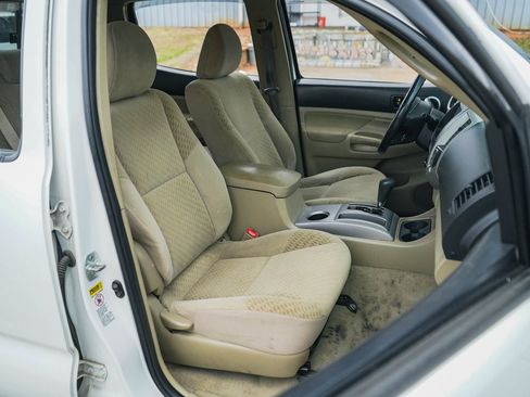 Used 2011 Toyota Tacoma 4x4 Double Cab w/ SR5 Pkg #2 image 11