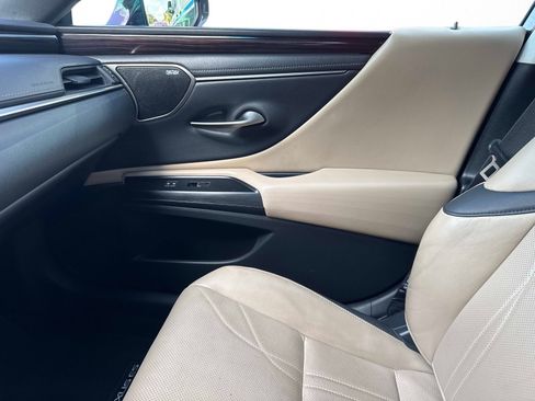 Used 2021 Lexus ES 300h Ultra Luxury w/ Accessory Package 2 FWD image 22