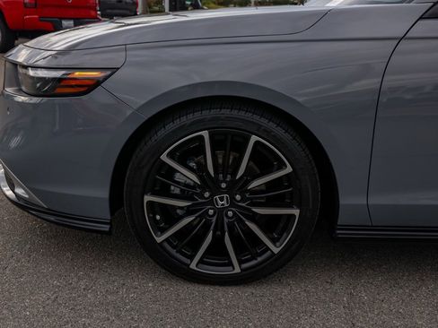 Used 2024 Honda Accord Touring image 11