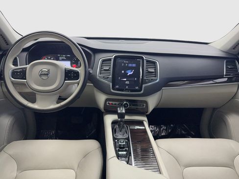Used 2019 Volvo XC90 T5 Momentum w/ Multimedia Package image 18