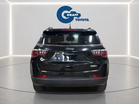 Used 2018 Jeep Compass Latitude FWD image 8