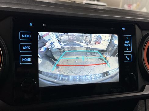 Used 2018 Toyota Tacoma TRD Sport w/ Technology Package AWD/4WD image 20