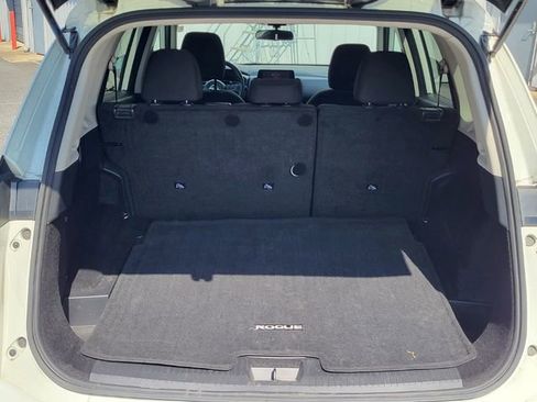 Used 2024 Nissan Rogue S FWD image 4