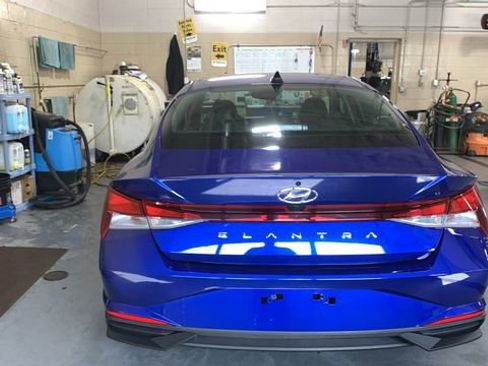 Used 2023 Hyundai Elantra SEL image 5