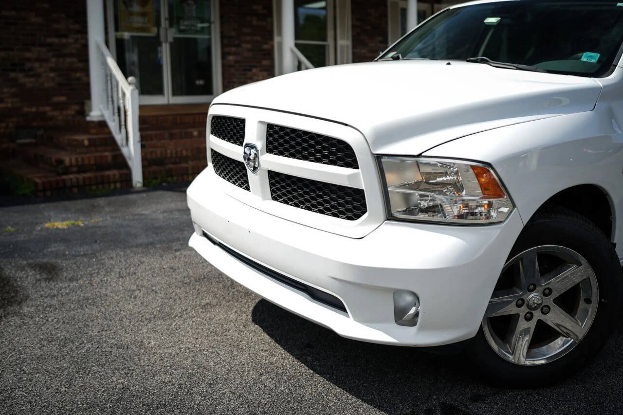 Used 2014 RAM 1500 Express RWD image 2