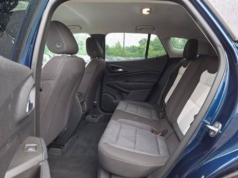 Used 2024 Chevrolet Trax LS w/ LS Convenience Package FWD image 10