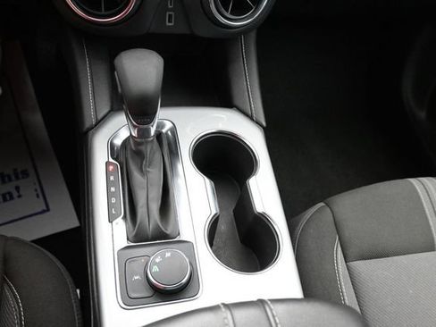Used 2025 Chevrolet Blazer LT FWD image 18