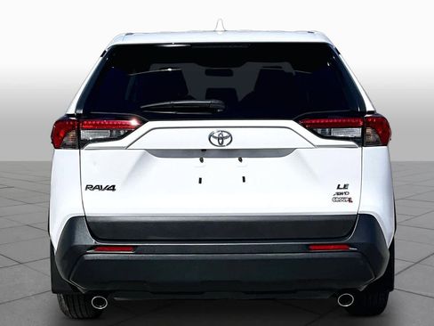 Used 2023 Toyota RAV4 LE AWD/4WD image 5