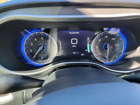 Used 2025 Chrysler Pacifica Select image 20